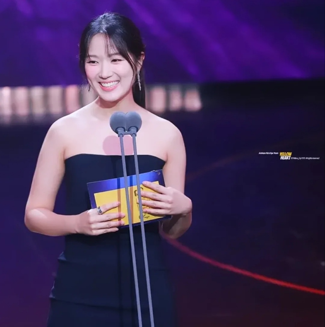 Behind-the-scenes cut of Kim Hyeyoon