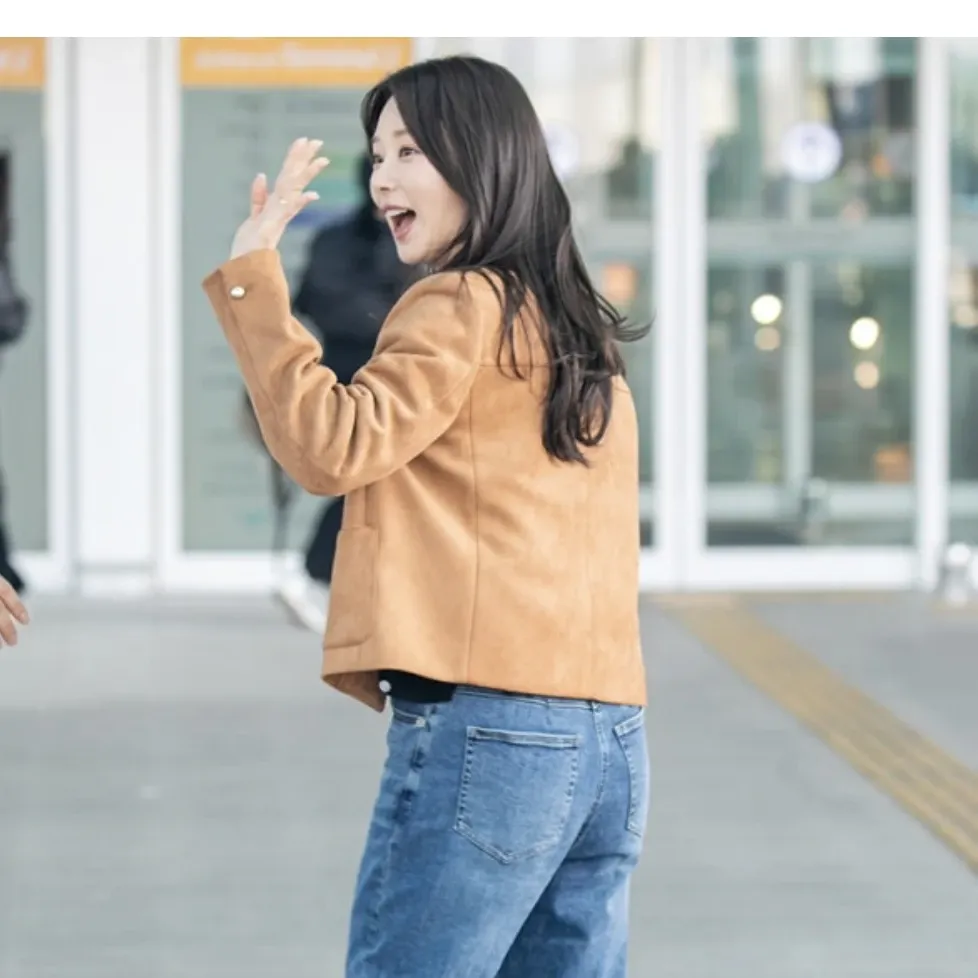 Behind-the-scenes cut of Lee Joobeen
