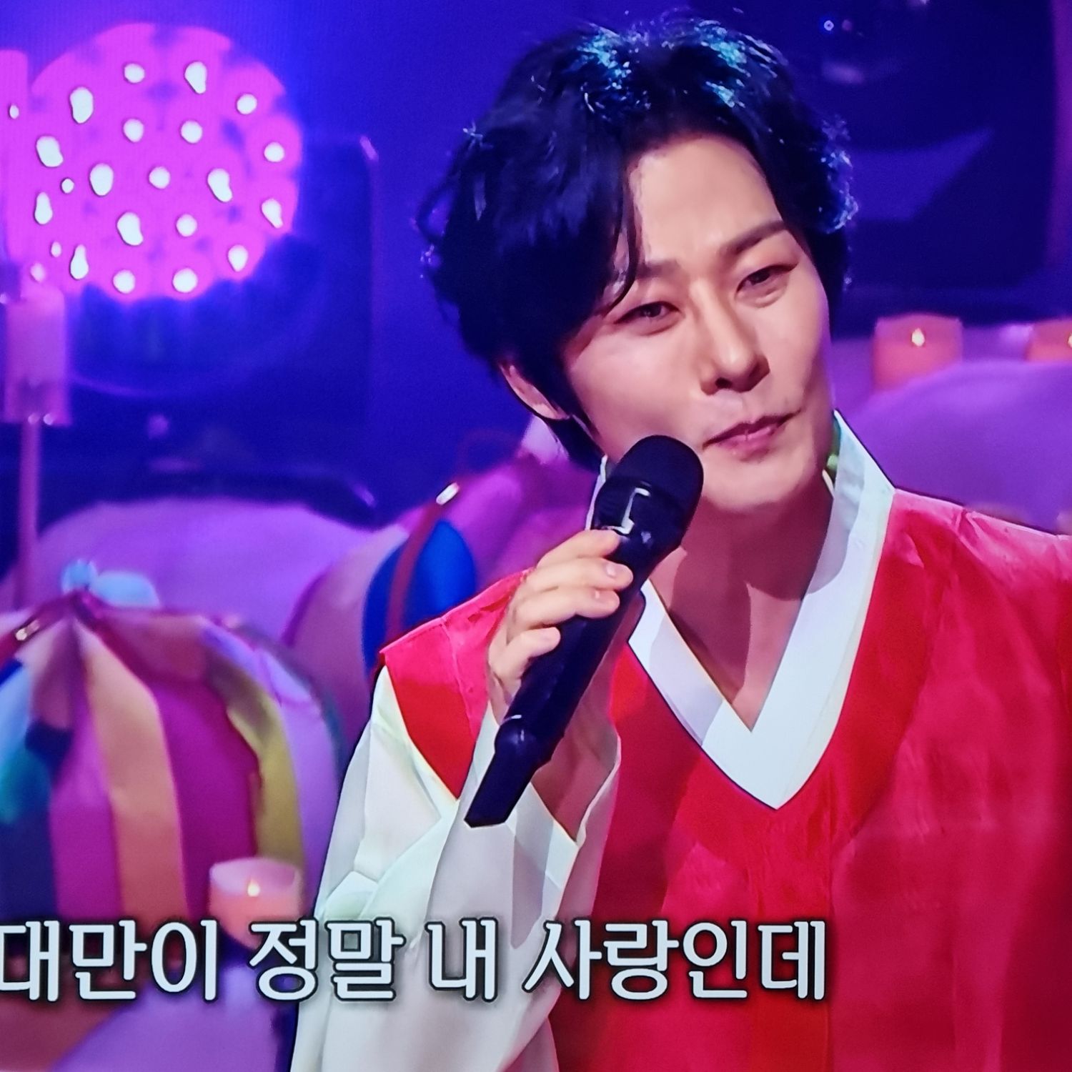 A moment captured by a fan of Kang Moonkyung