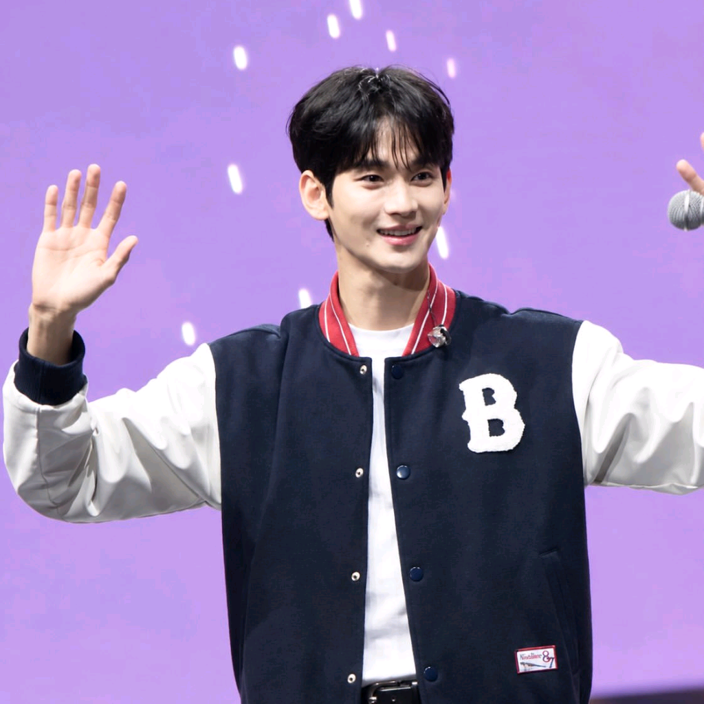 A moment captured by a fan of Kim Soohyun