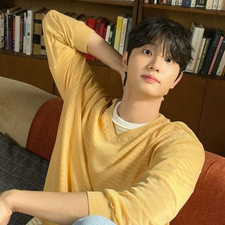 A moment captured by a fan of Kim Jaewon