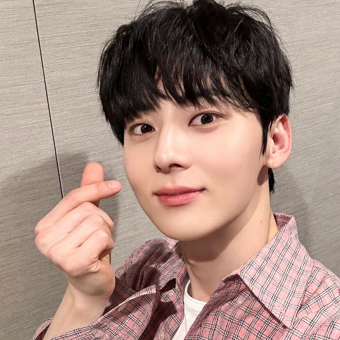 Behind-the-scenes cut of Hwang Minhyun