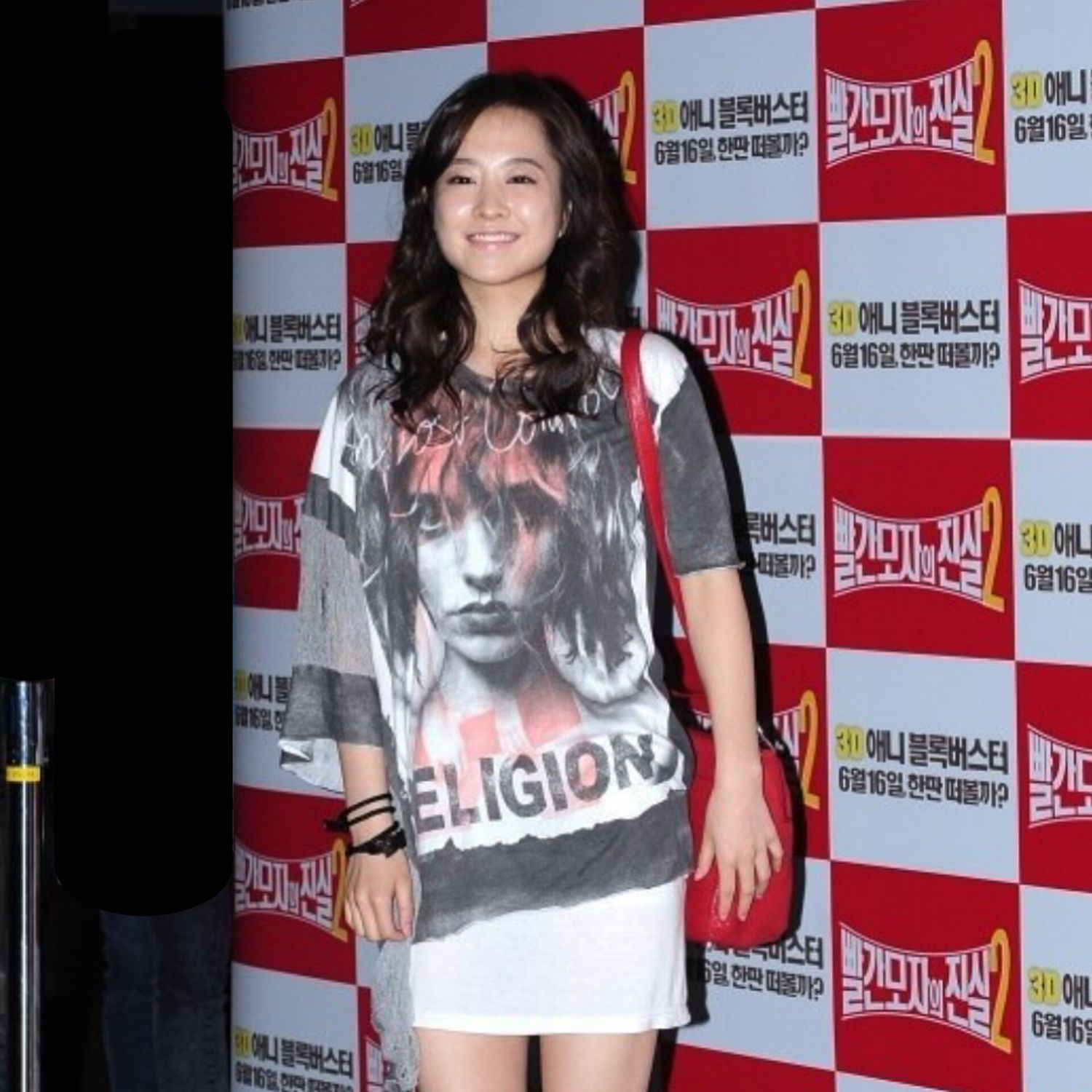 Behind-the-scenes cut of Park Boyoung