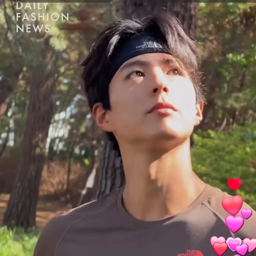 A moment captured by a fan of Park Bogum