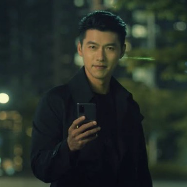 Momen yang diabadikan oleh penggemar Hyun Bin