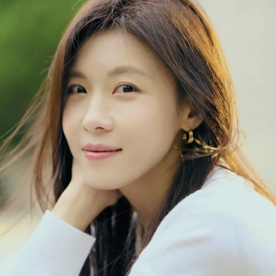 Behind-the-scenes cut of Ha Jiwon
