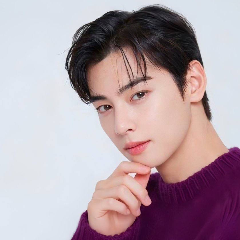 Recent activity shot of Cha Eunwoo