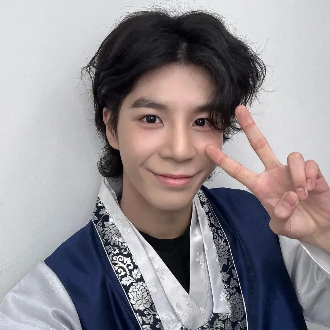 Behind-the-scenes cut of Jeong Dongwon
