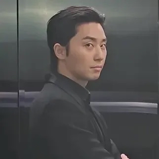A moment captured by a fan of Park Seojoon