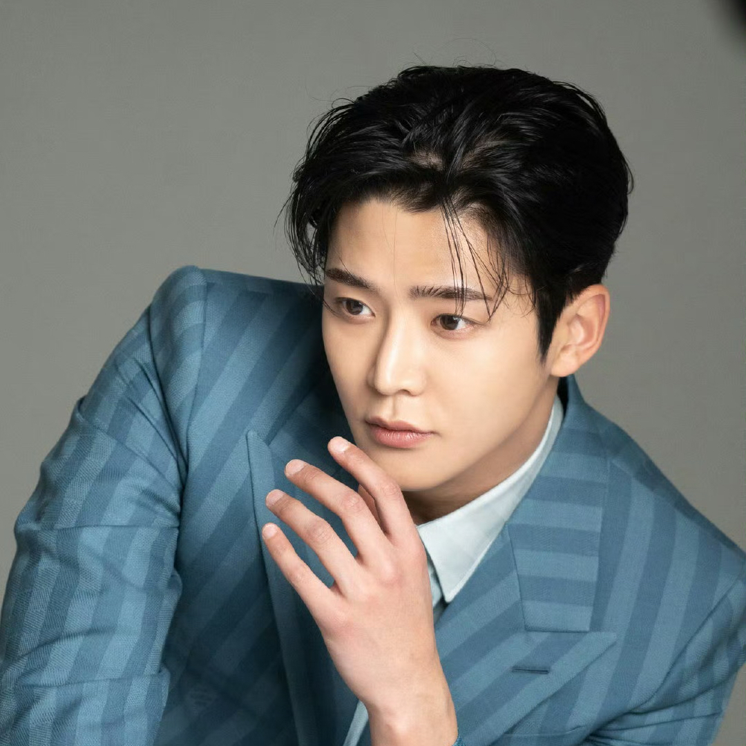 Behind-the-scenes cut of Rowoon