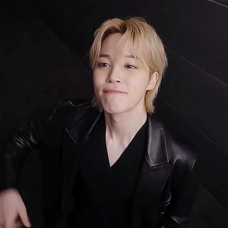 Behind-the-scenes cut of Ha Jimin