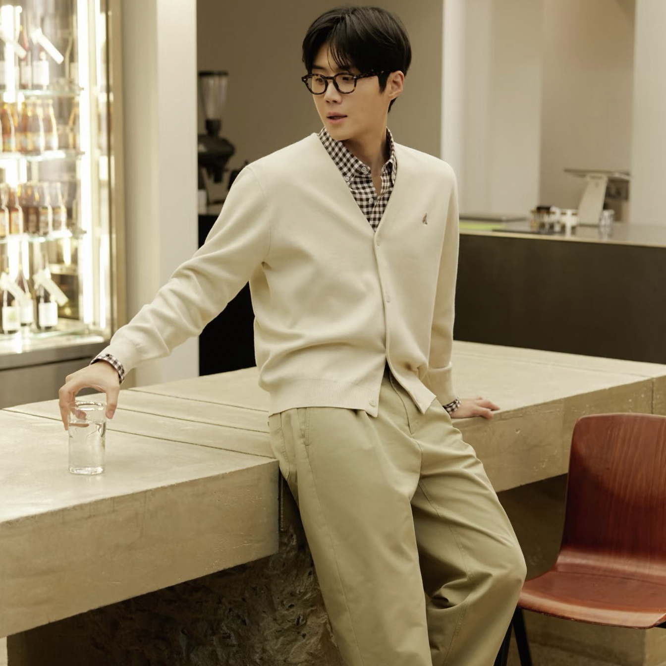 Behind-the-scenes cut of Kim Seonho