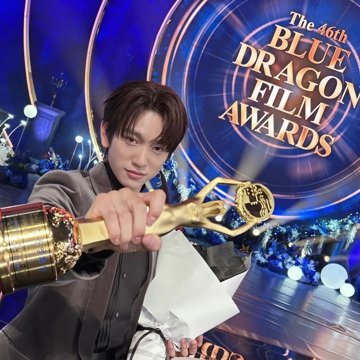 A moment captured by a fan of Park Jinyoung