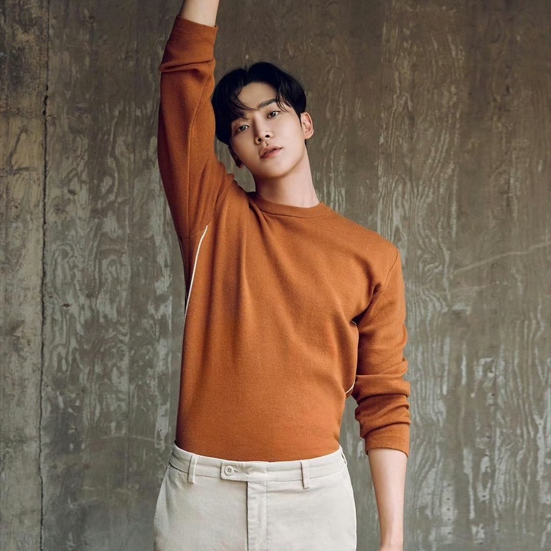 Foto terbaru dari Rowoon