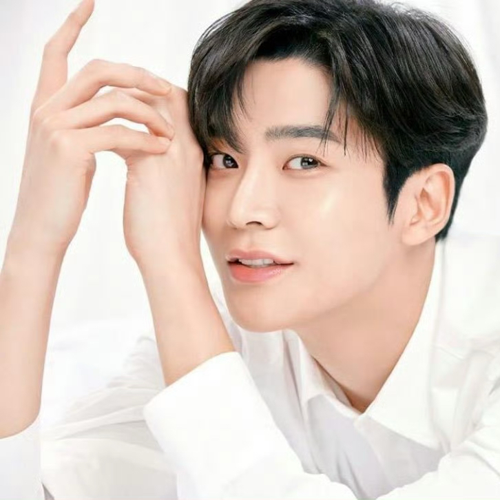 Foto kegiatan terbaru dari Rowoon