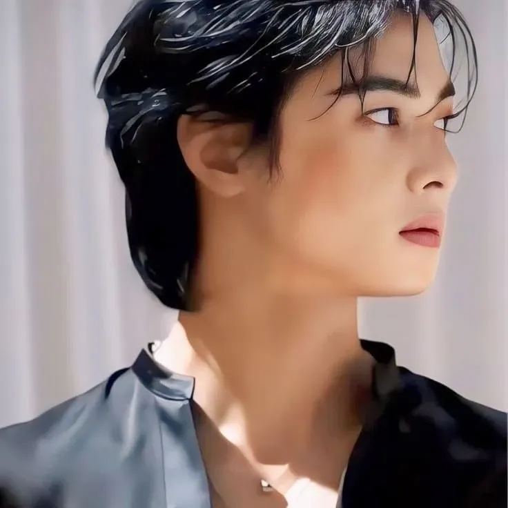 Recent activity shot of Cha Eunwoo