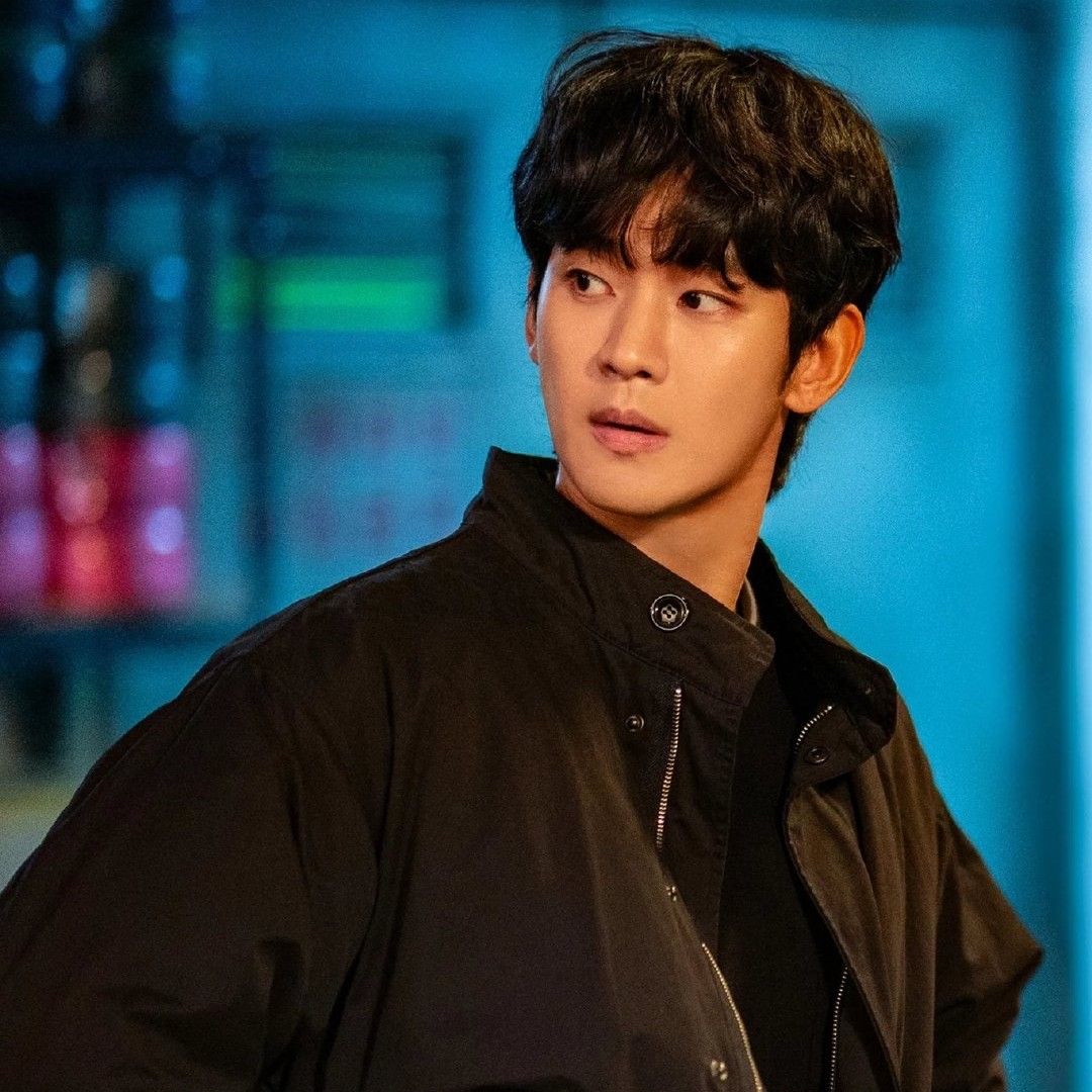 金秀贤的最新照片