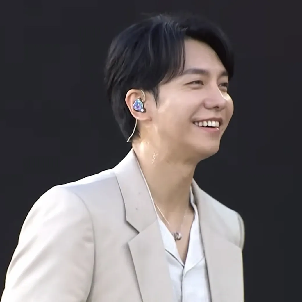 A moment captured by a fan of Lee Seunggi
