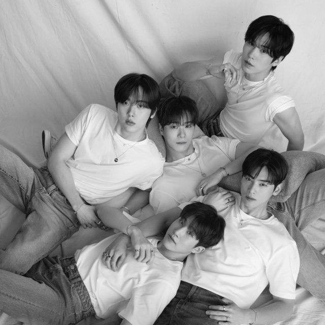 Behind-the-scenes cut of Cha Eunwoo