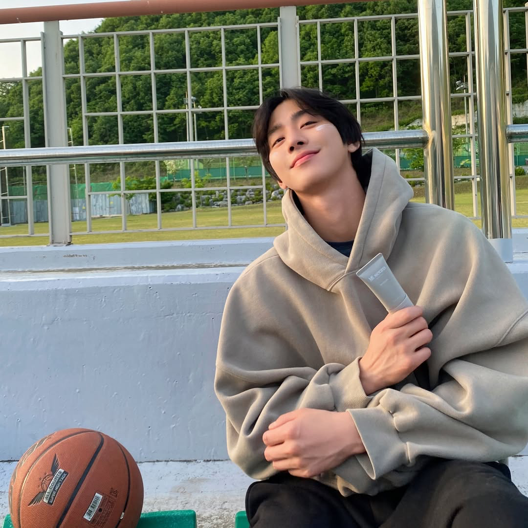 Latest photo of Ahn Hyoseop