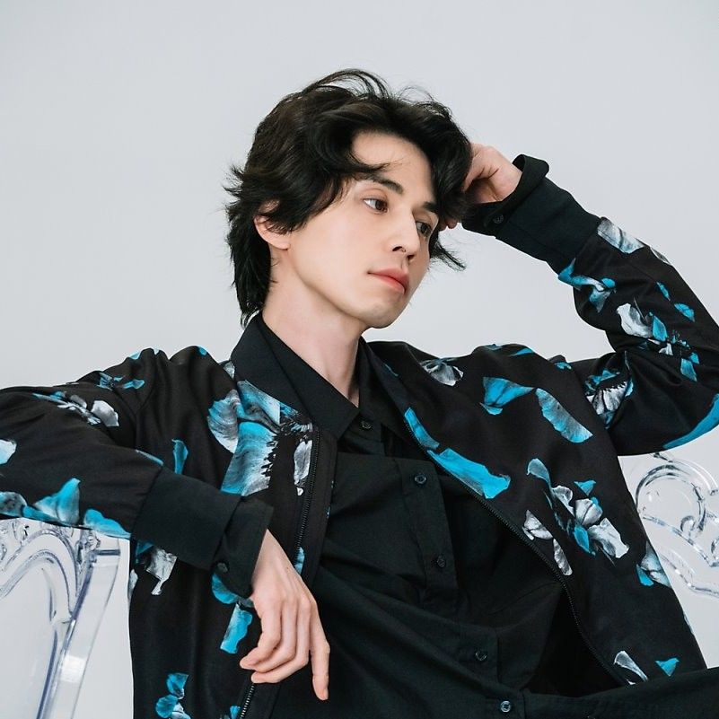 Recent activity shot of Lee Dongwook