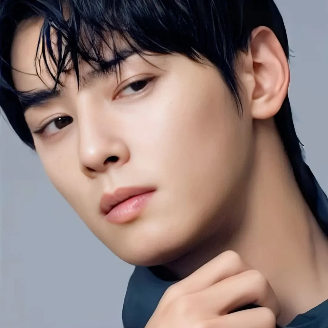 Recent activity shot of Cha Eunwoo