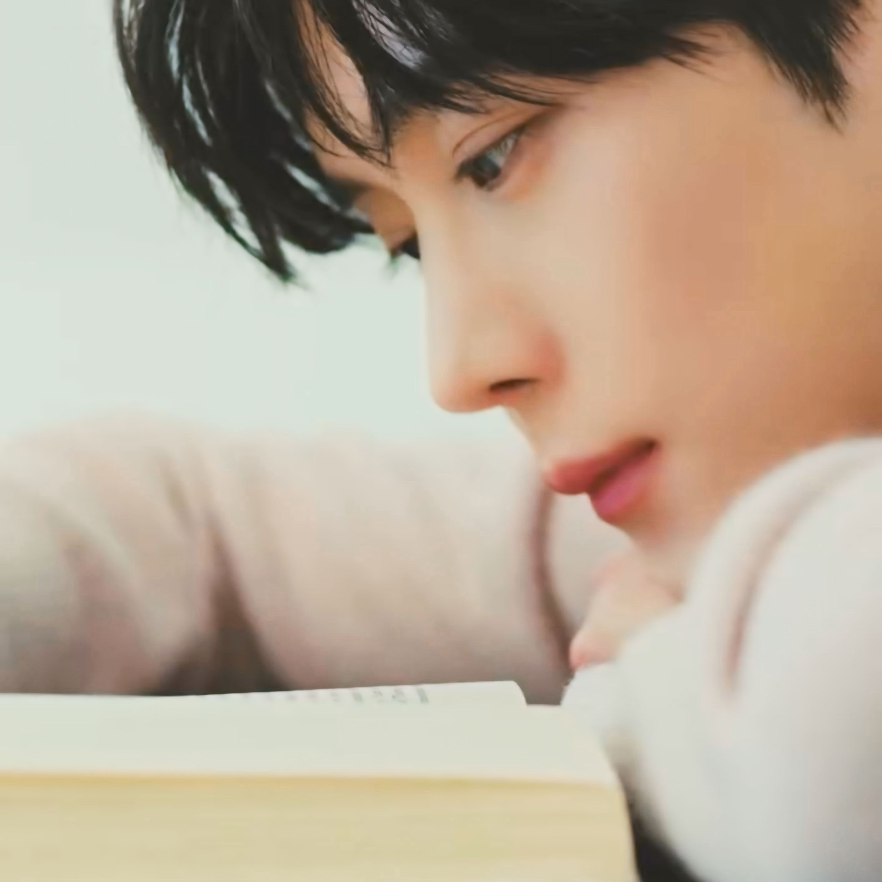 Behind-the-scenes cut of Kim Youngdae