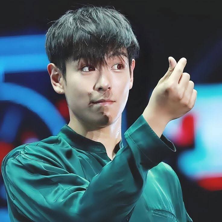 A moment captured by a fan of T.O.P