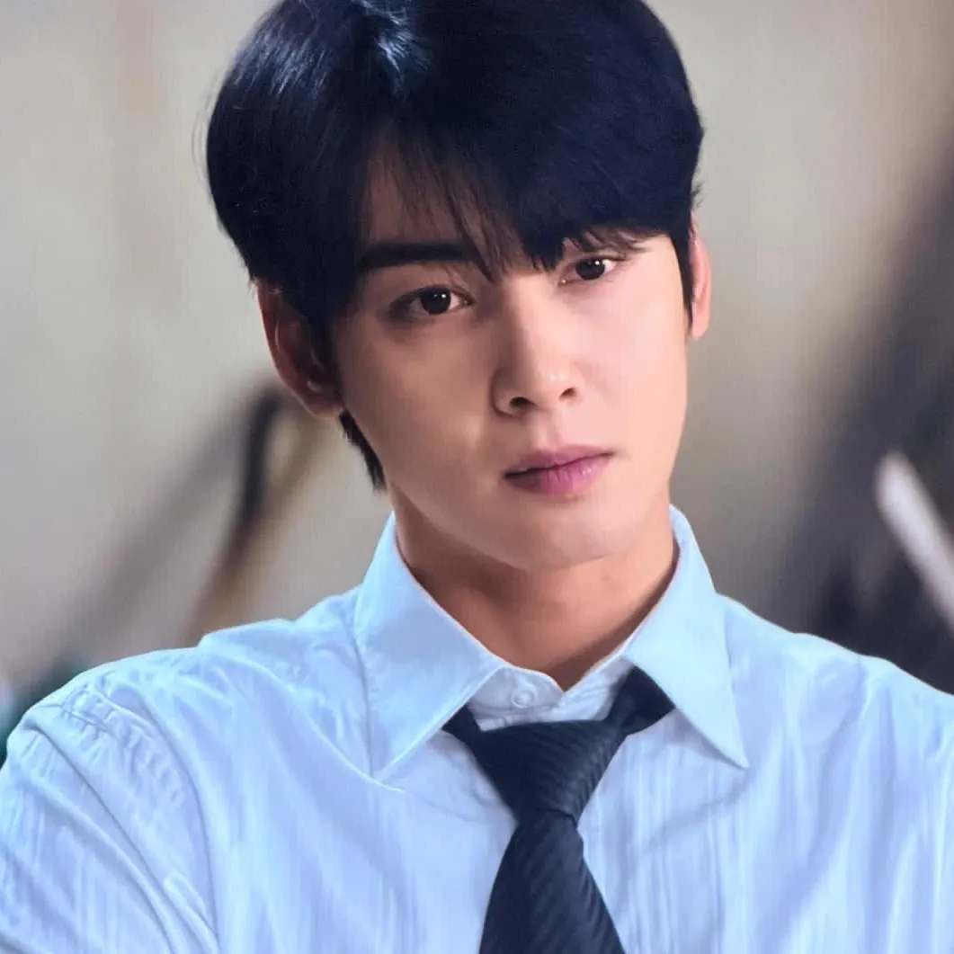 Latest photo of Cha Eunwoo