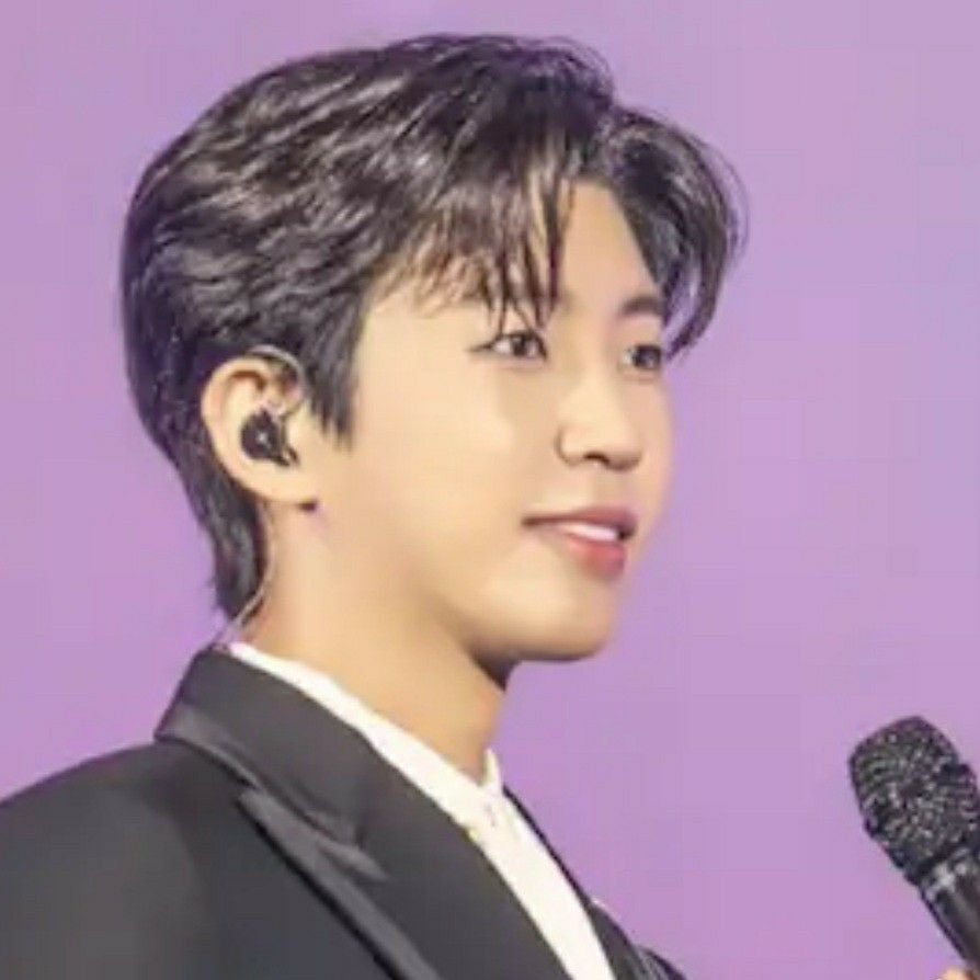 Behind-the-scenes cut of Lim Youngwoong