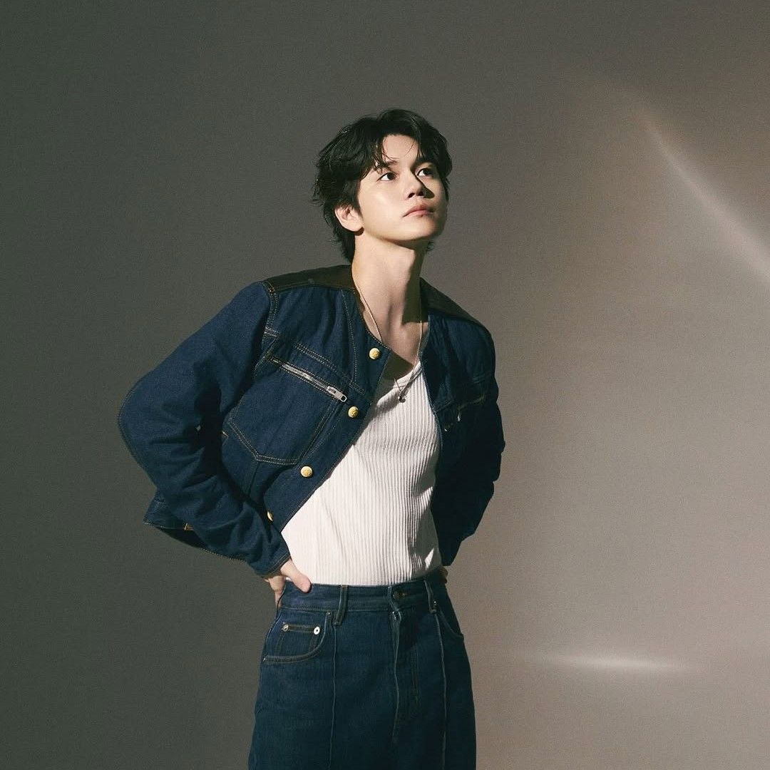 粉丝拍下的邕圣祐瞬间