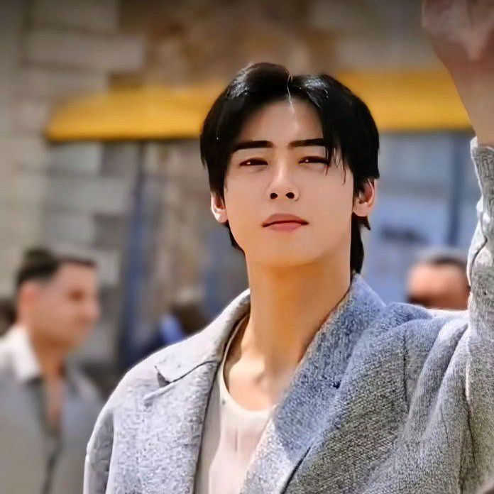 Behind-the-scenes cut of Cha Eunwoo