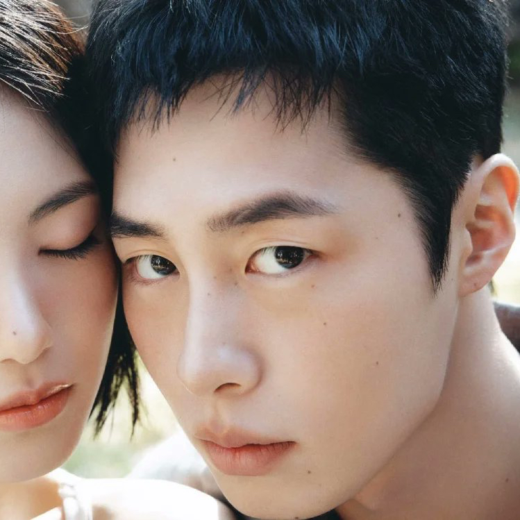 A moment captured by a fan of Lee Jaewook