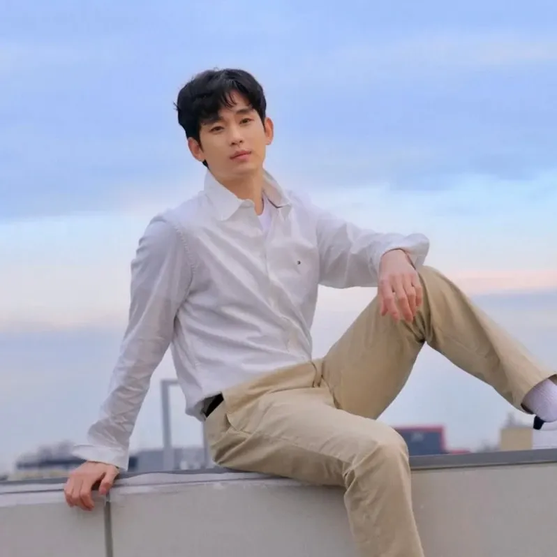 A moment captured by a fan of Kim Soohyun