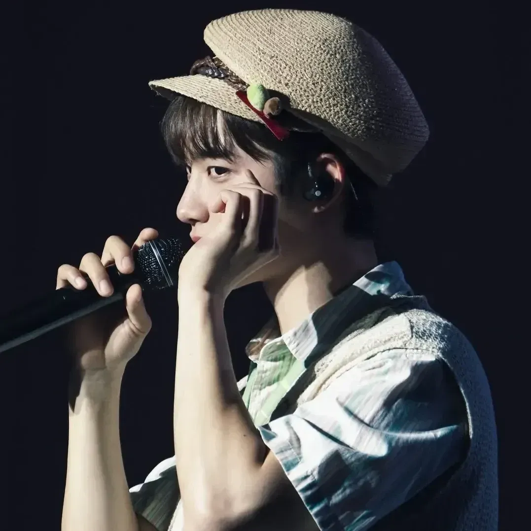 Behind-the-scenes cut of Doh Kyungsoo (D.O.)
