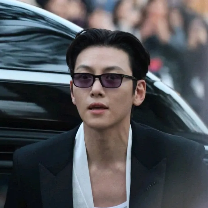 Behind-the-scenes cut of Ji Changwook
