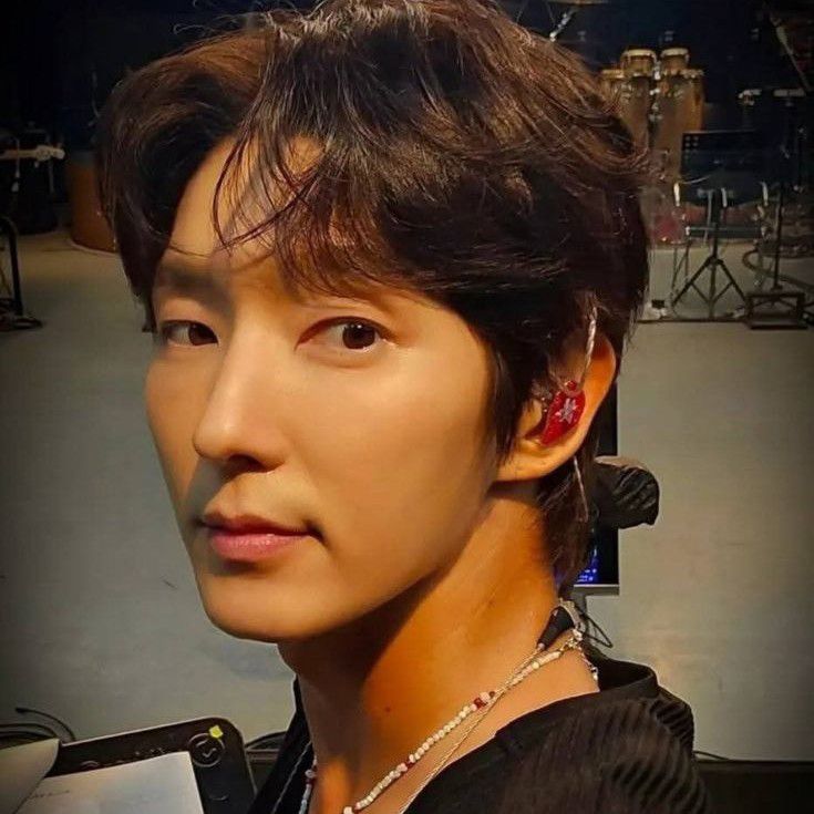 Behind-the-scenes cut of Lee Joongi