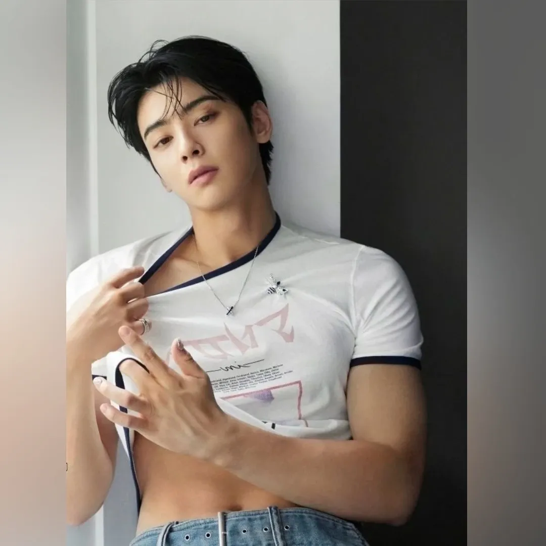 A moment captured by a fan of Cha Eunwoo