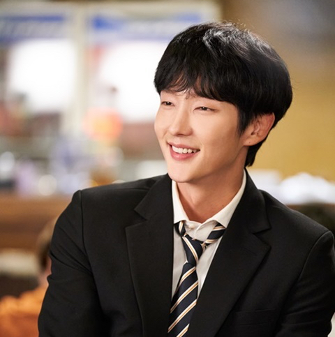 A moment captured by a fan of Lee Joongi