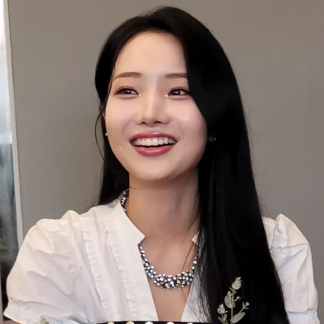 Recent activity shot of Kim Soyeon (2004)