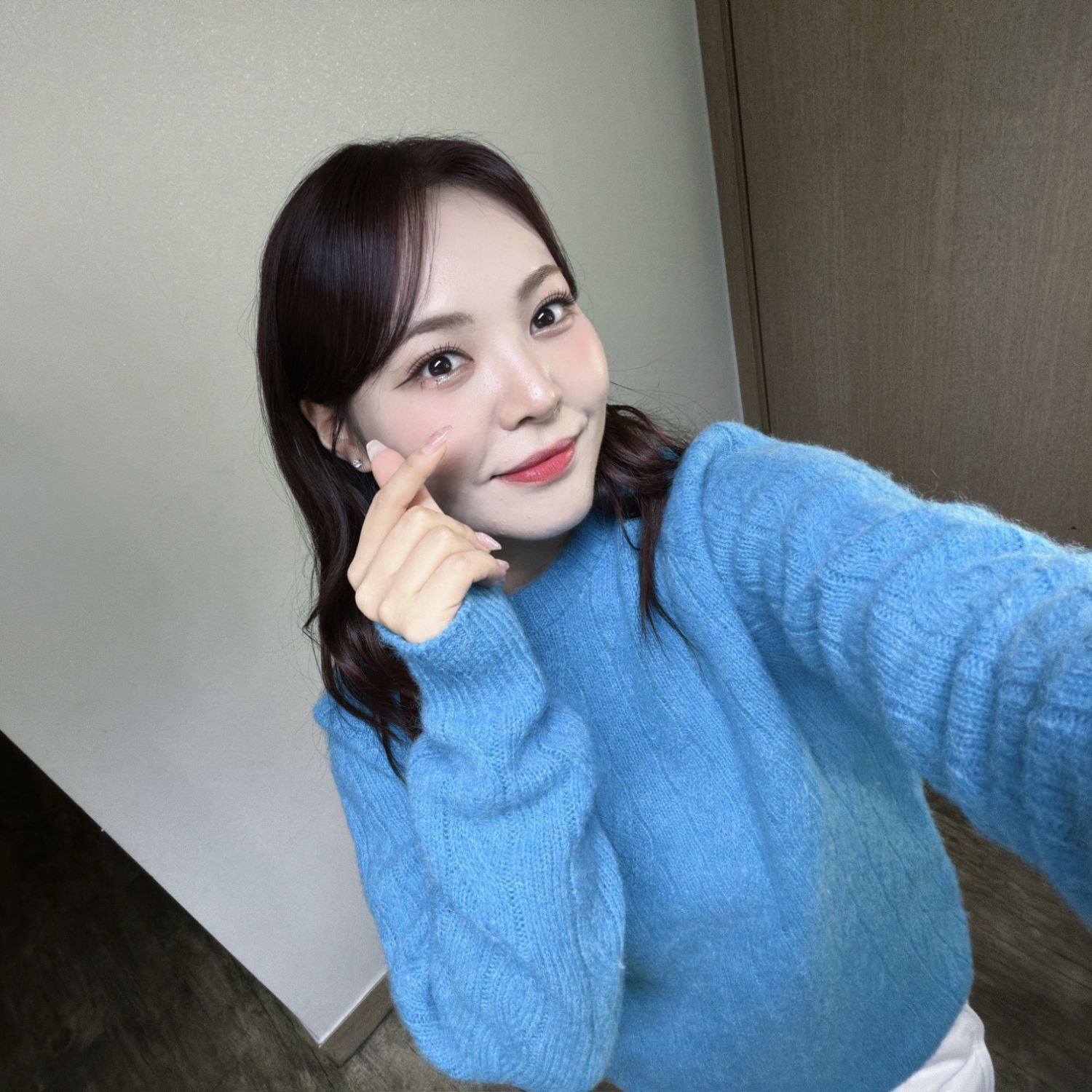 Behind-the-scenes cut of Miss Kim