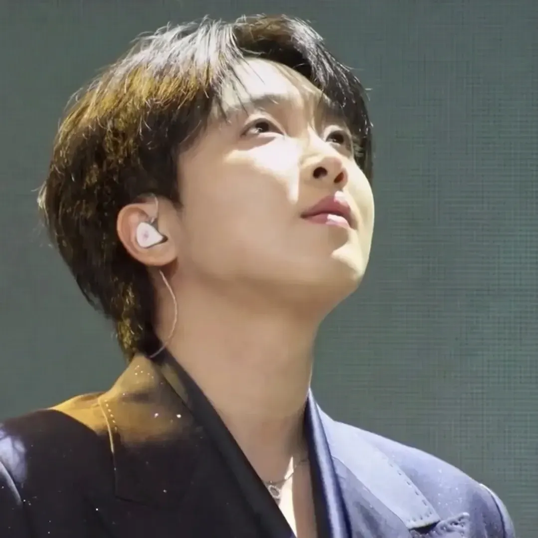 Behind-the-scenes cut of Hwang Yunsung