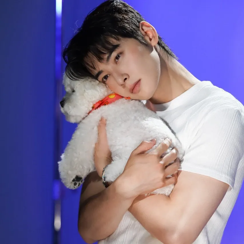 Behind-the-scenes cut of Cha Eunwoo