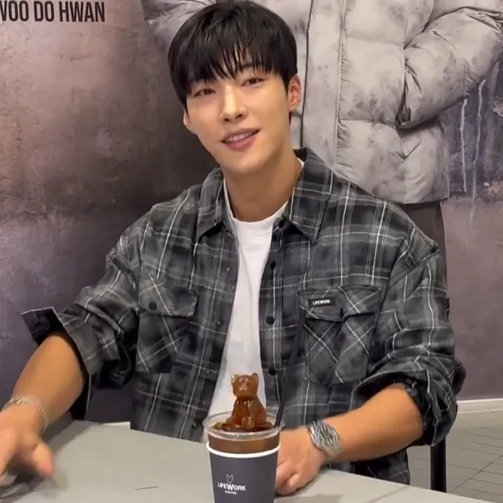 Behind-the-scenes cut of Woo Dohwan
