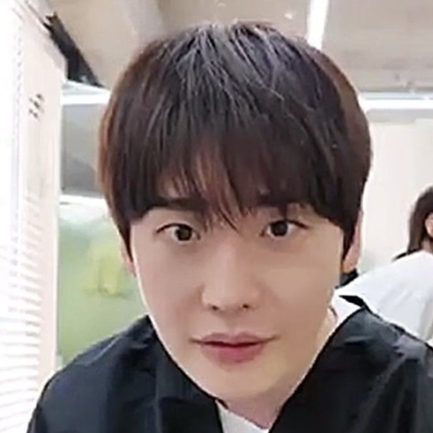 イ・ジョンソクの最新写真