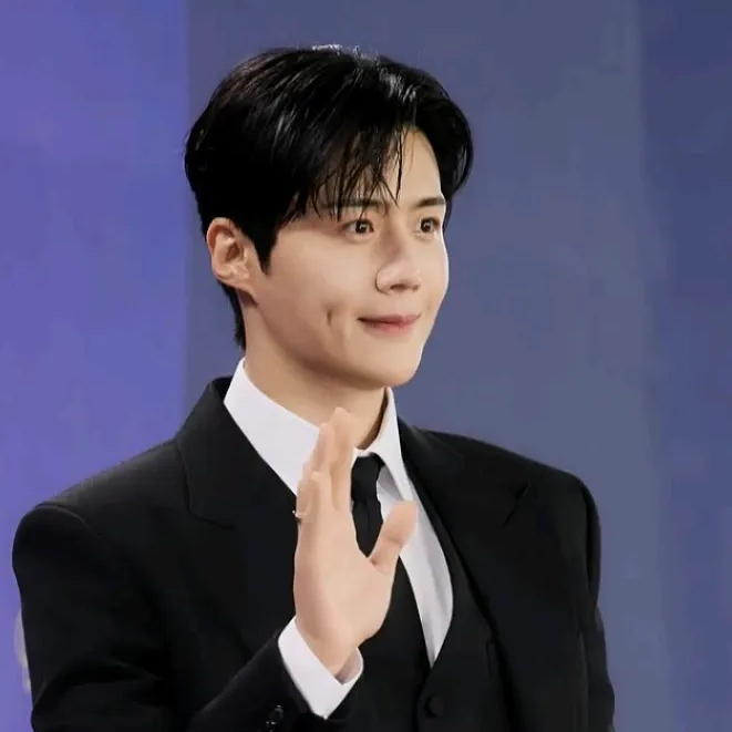 Latest photo of Kim Seonho
