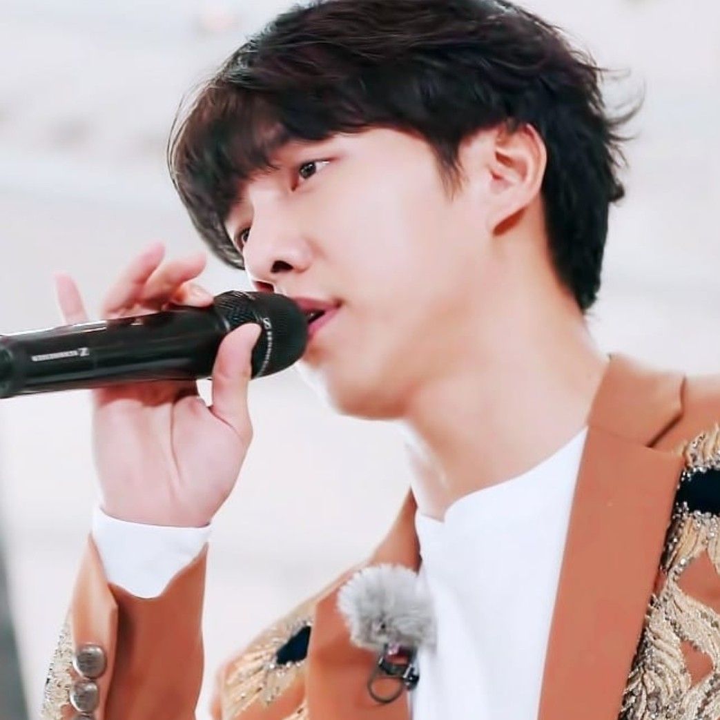 Behind-the-scenes cut of Lee Seunggi