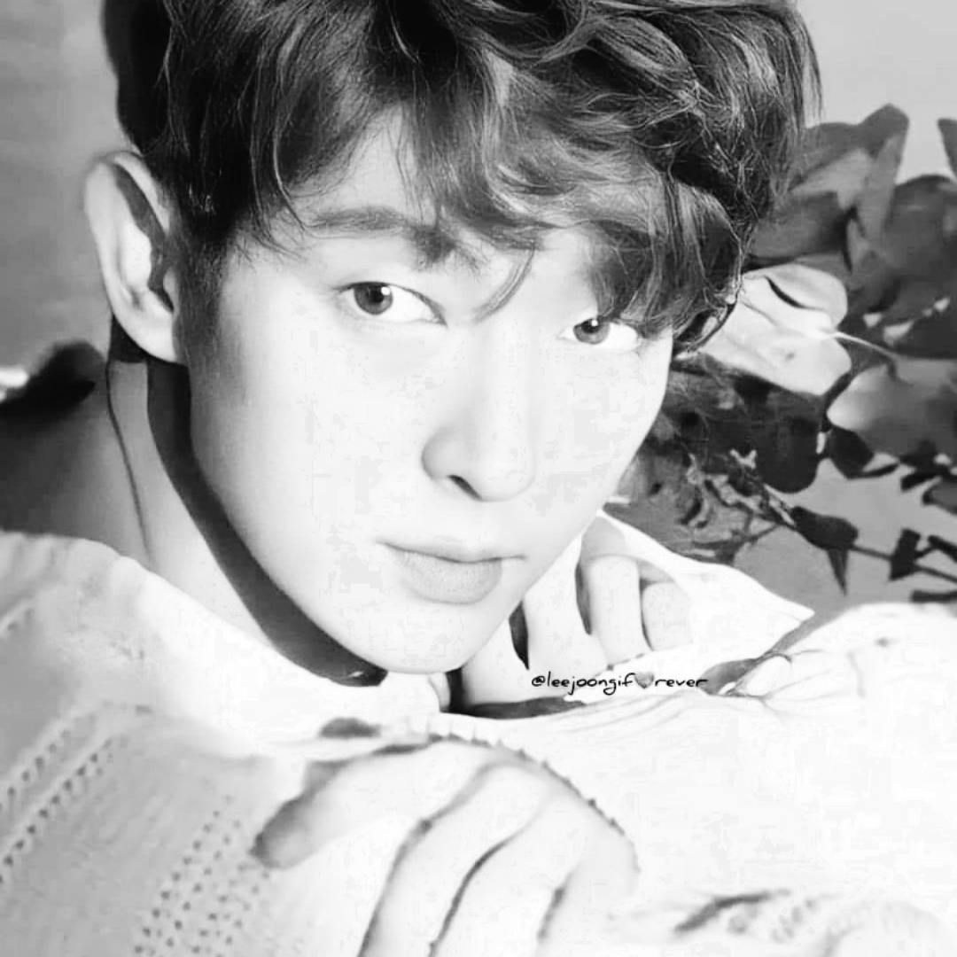 A moment captured by a fan of Lee Joongi