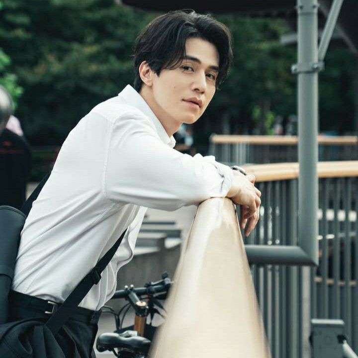 Recent activity shot of Lee Dongwook