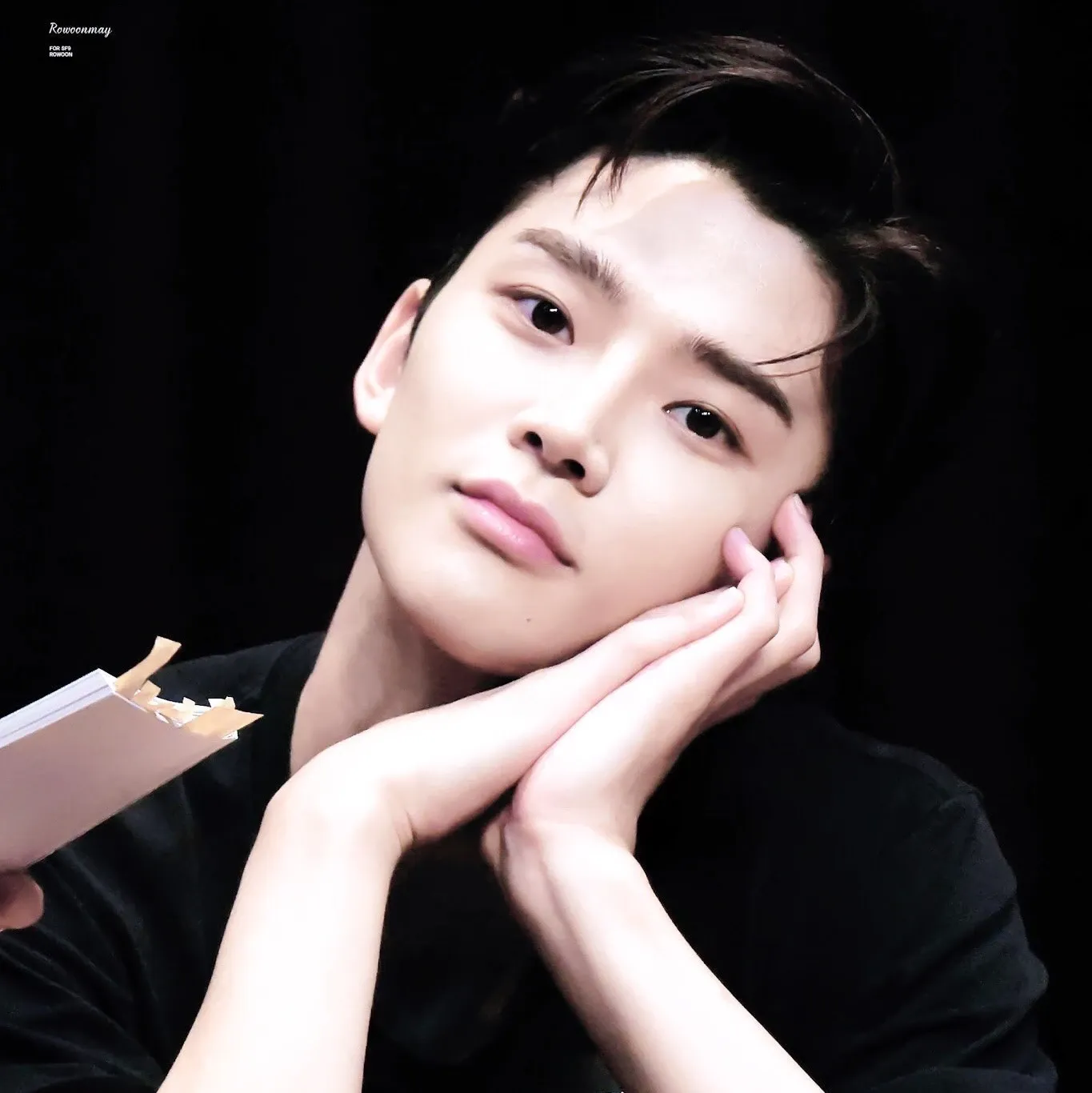 Momen yang diabadikan oleh penggemar Rowoon